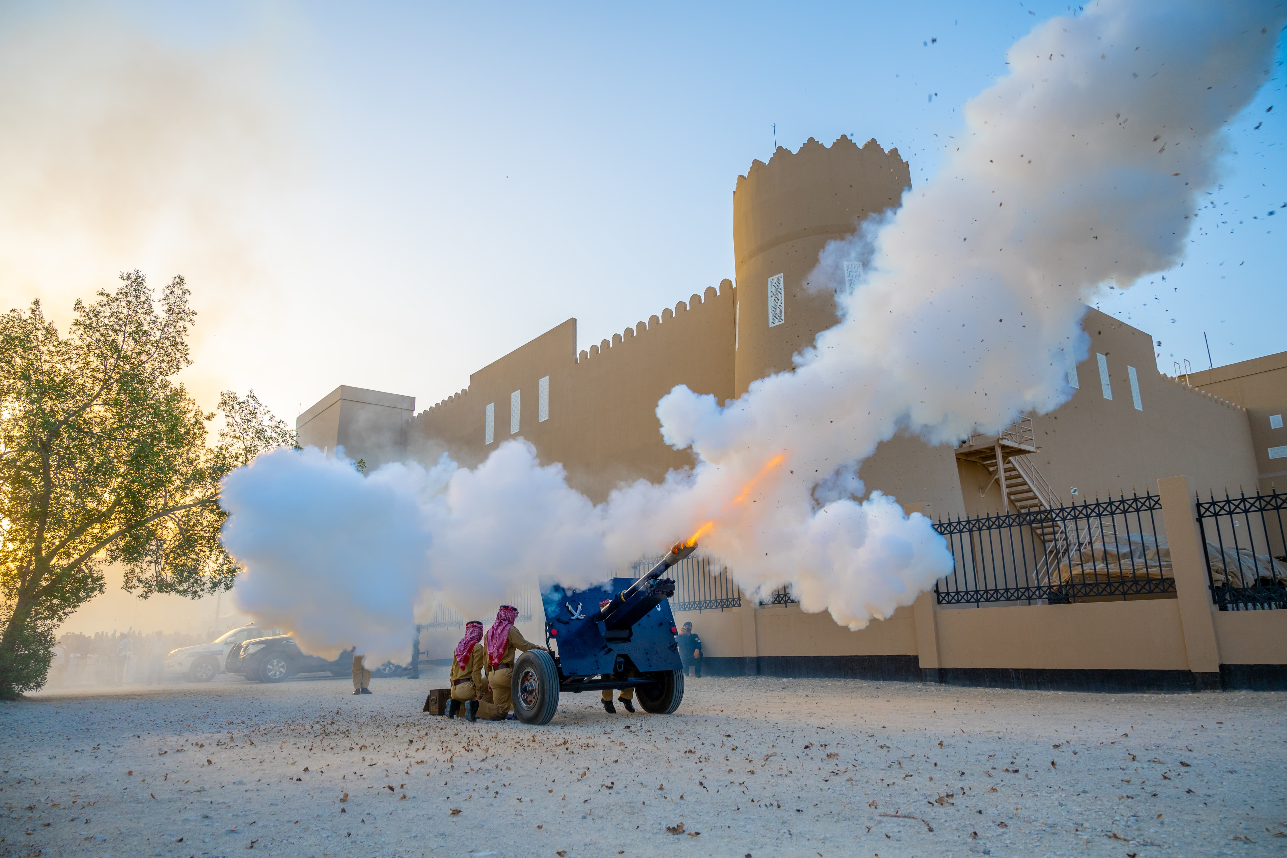 جانب من الترتيبات الأمنية التي اتخذتها المديريات الأمنية في تأمين سلامة وأمن المواطنين والمقيمين في محيط الجوامع ومصليات العيد، وذلك بمناسبة عيد الأضحى المبارك<